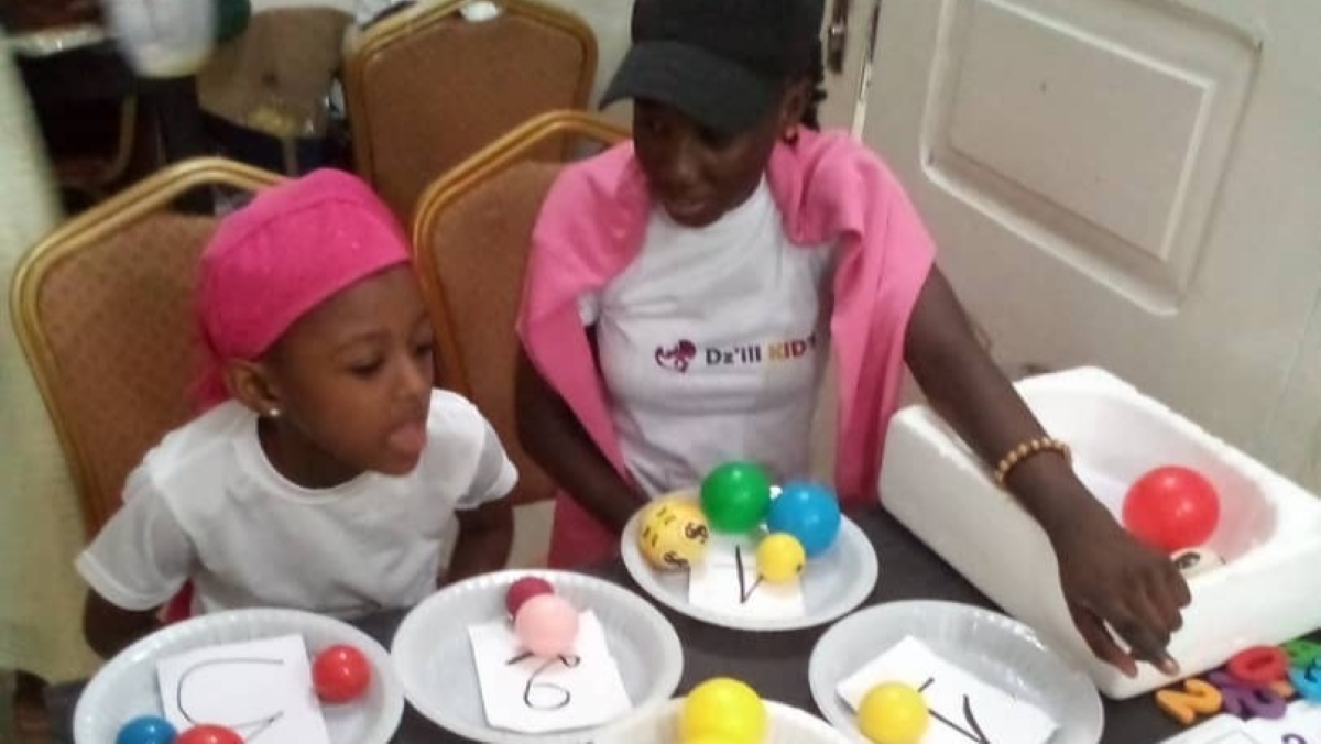 Brazza-entrepreneuriat : Anaëlle DZON, pour un service éducatif innovant avec la méthode pédagogique Montessori.