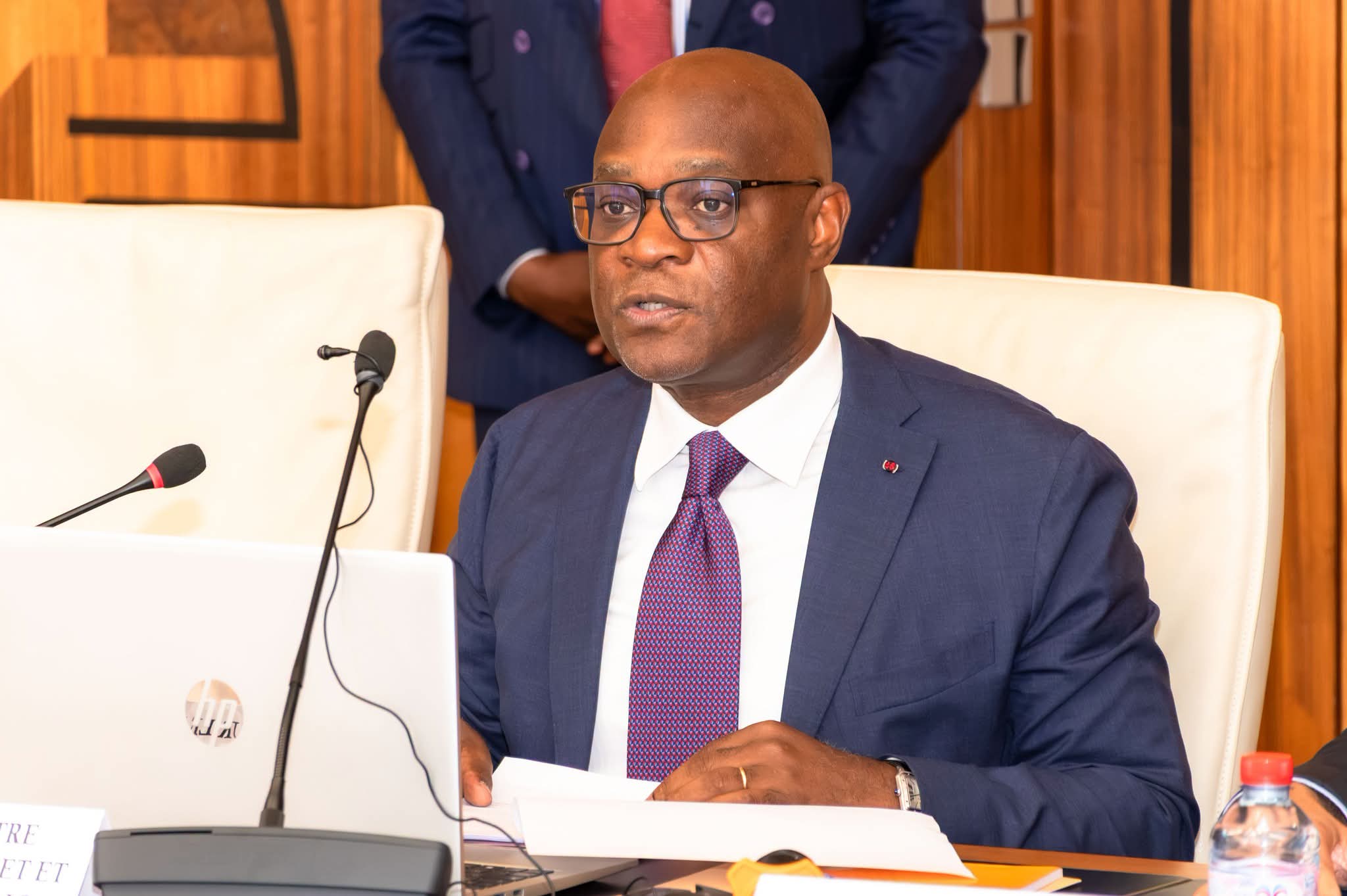 « Tango Ekomi, to Bonguana » : Christian Yoka appelle au changement dans la gestion des finances publiques.